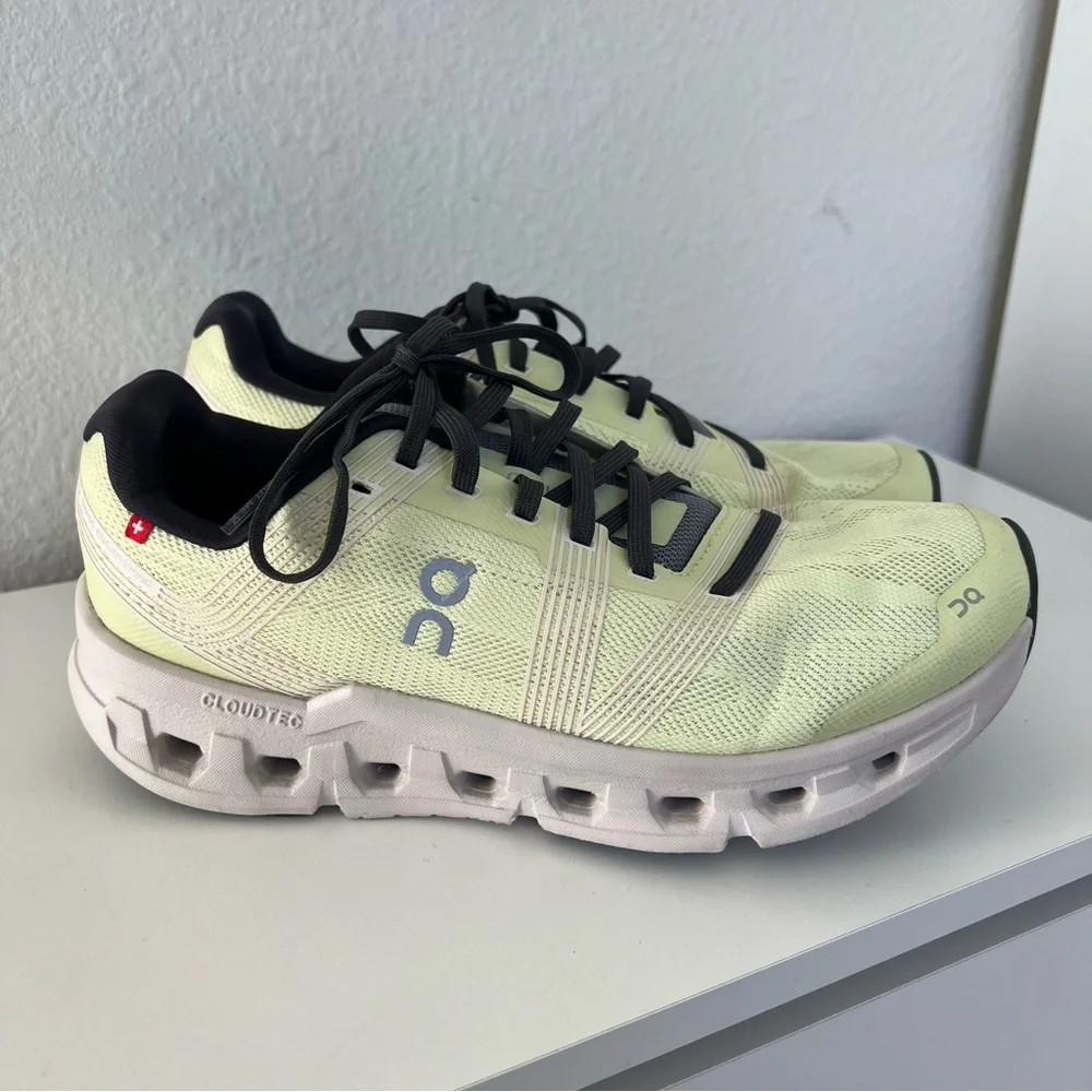On Running Cloudgo Sneakers Running Shoes Sneakers in Hay / Sand Yellow